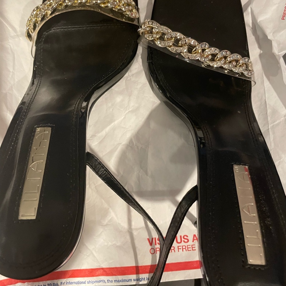 Liliana Black Women's Shoes with Gold Chain Detail